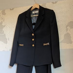 Tahari 2 Piece Suit, Dark Blue, Gold Buttons, Size 4, Business, Banking, Formal